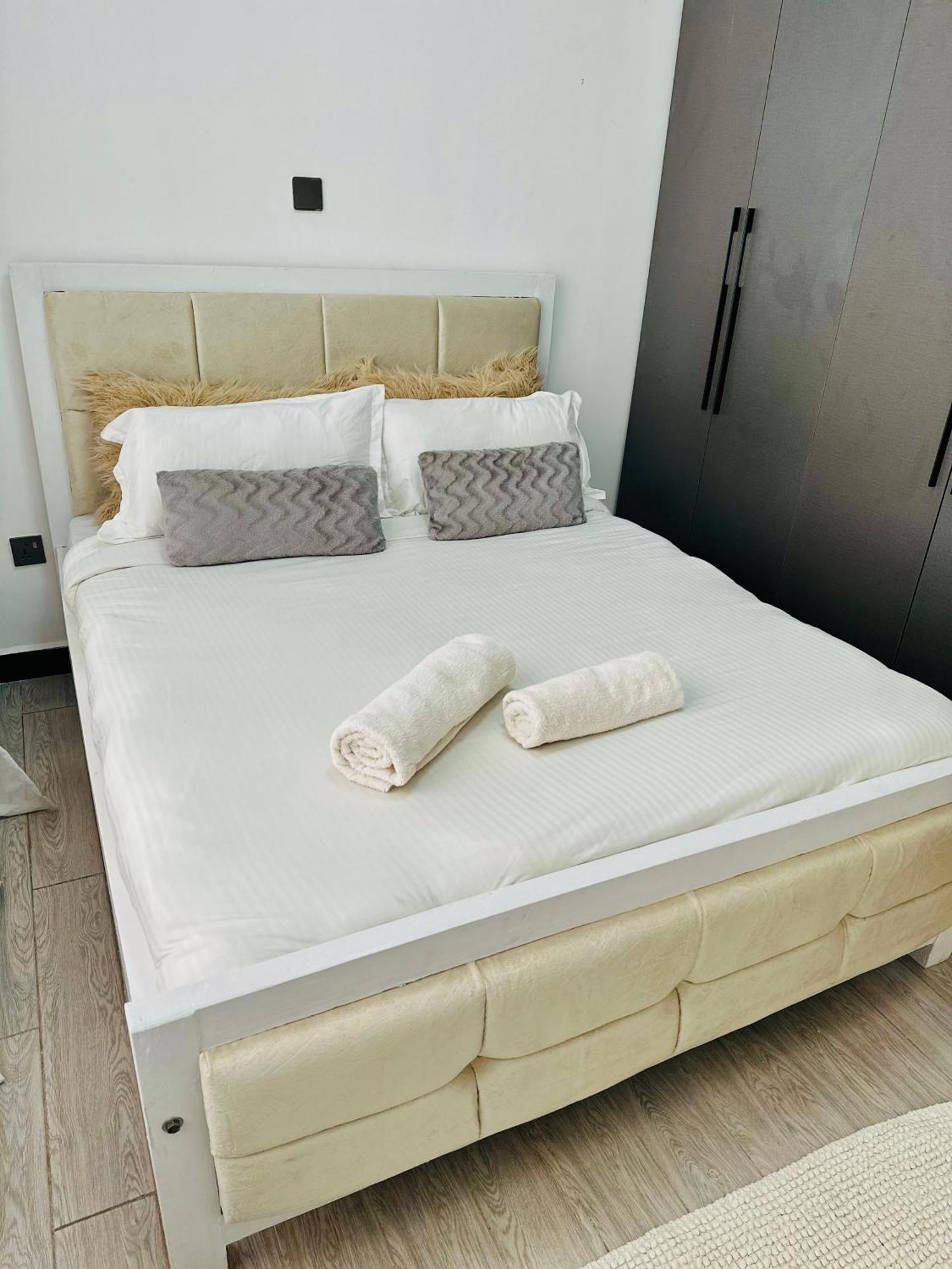 Elegant Spacious Two Bedroom Apartment-swimming Pool Included Appartamento